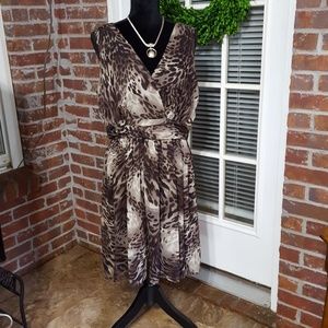 Studio I Leopard print V neck sleeveless gathered skirt sz 16 Fully lined New…